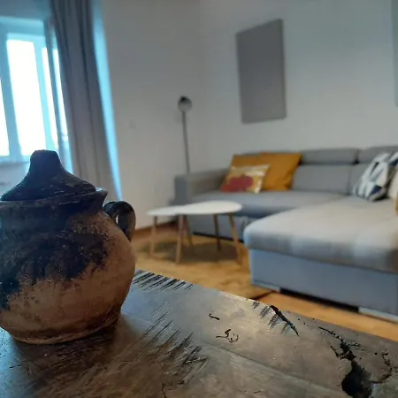 Bright, Modern & Cozy 아파트 투즐라